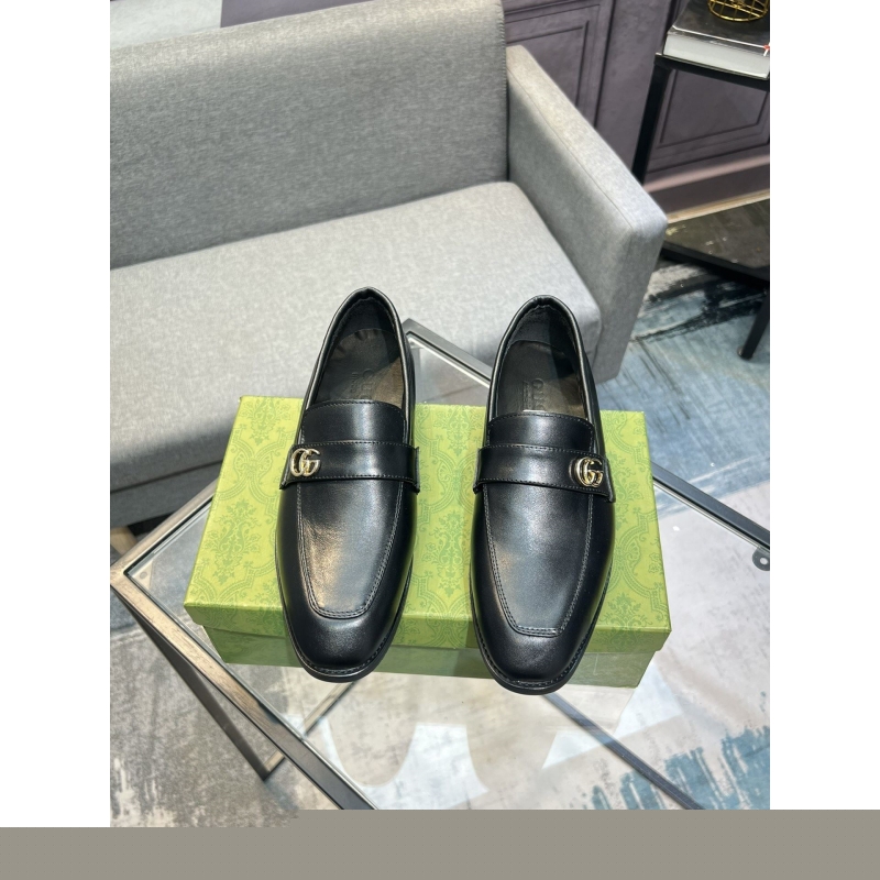 G*u*i leather shoes